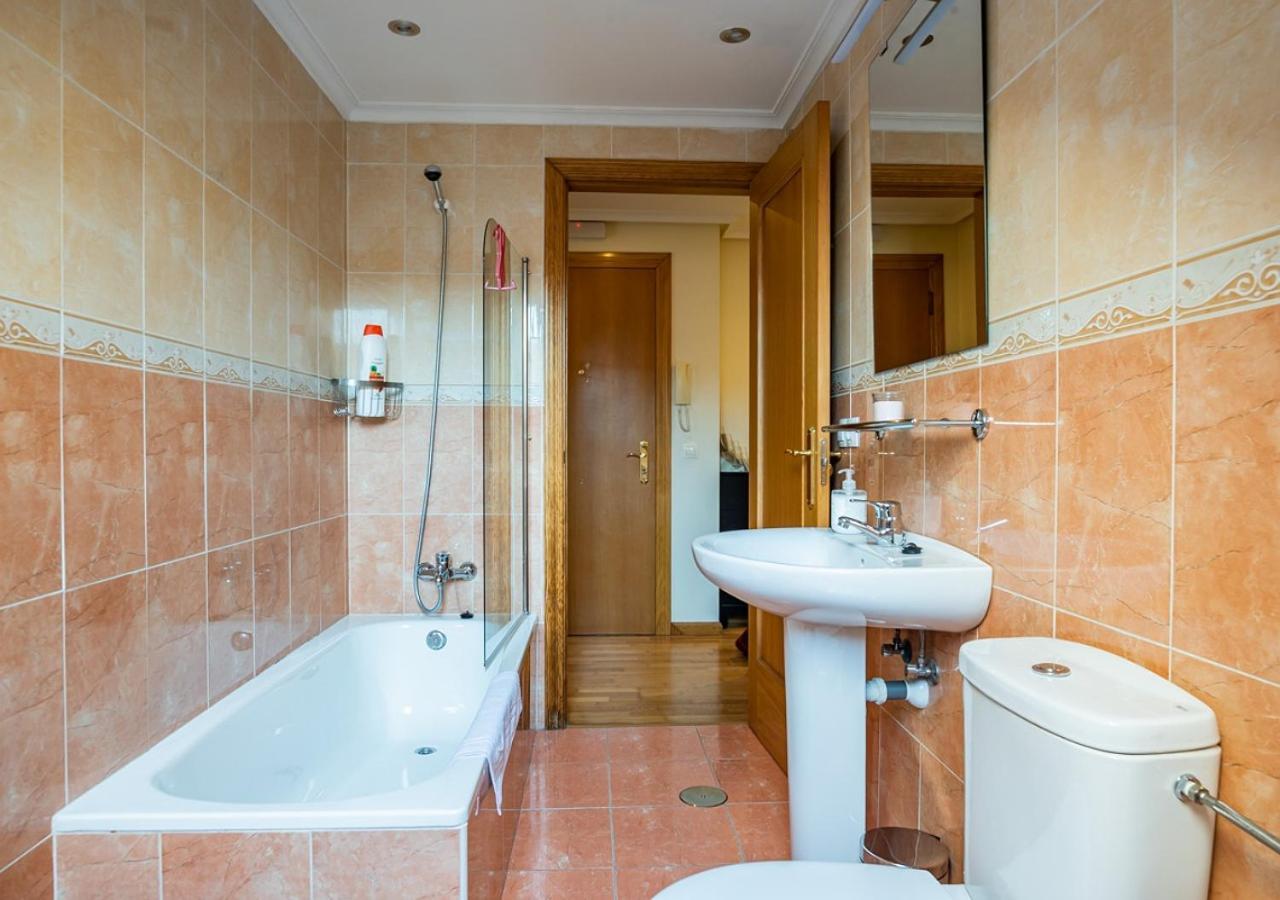 Apartamento Irene Centrico Con Wifi Y Parking Coche Tamano Medio Onís מראה חיצוני תמונה